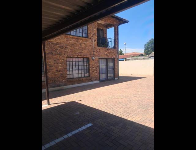 2 BEDROOM APARTMENT FOR SALE IN RUSTENBURG CENTRAL